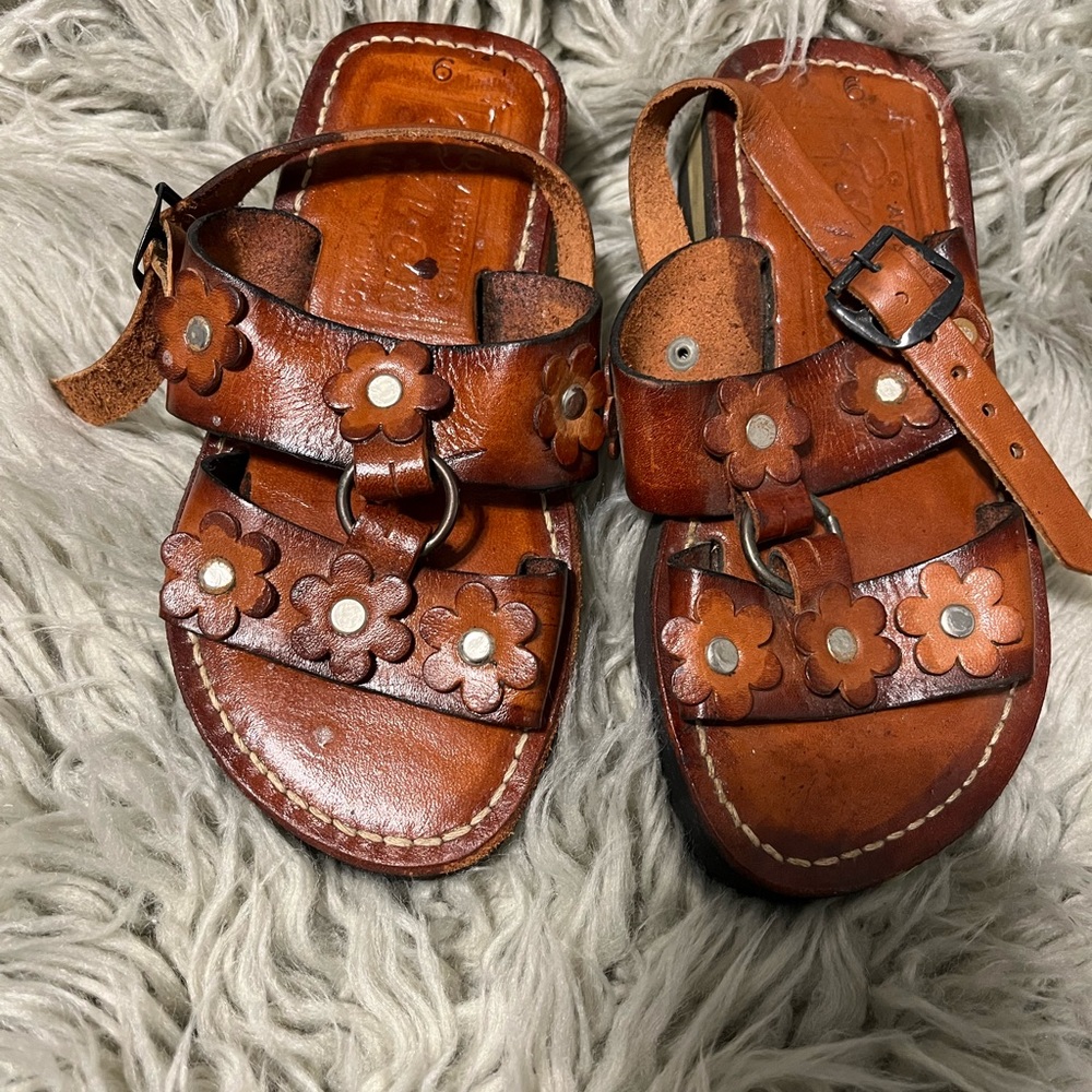 Source Unknown Brown Kids Sandals with Floral Design